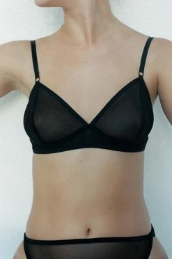 KYE INTIMATES FORM BRA - BLACK -BARBOUR Shop DC KYE 005 ECOMM 20 Movement Blk 03 1024x1024@2x