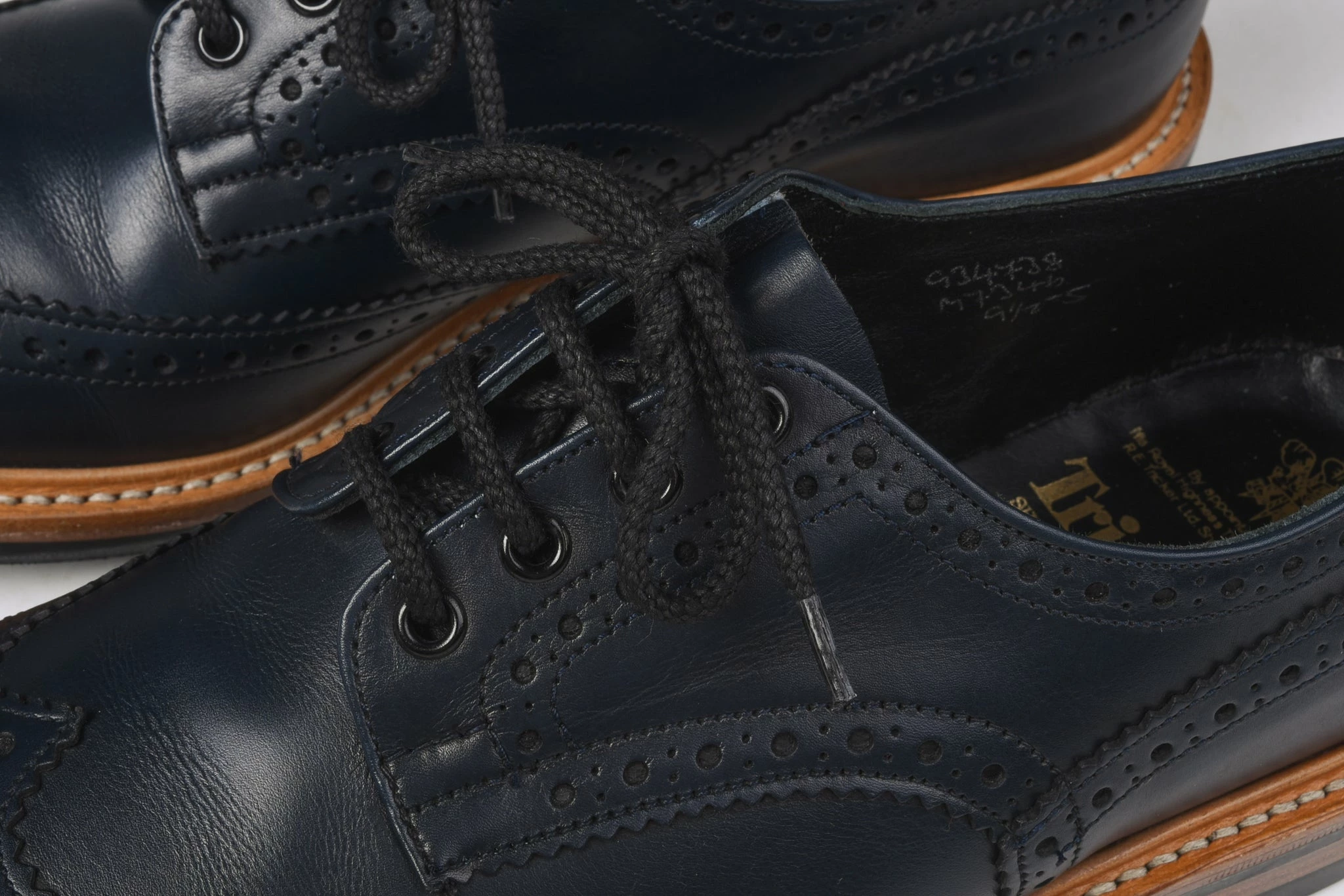 USED TRICKER'S BOURTON BROGUES - NAVY ANILINE 8 USED TRICKER'S BOURTON BROGUES - NAVY ANILINE - Image 6